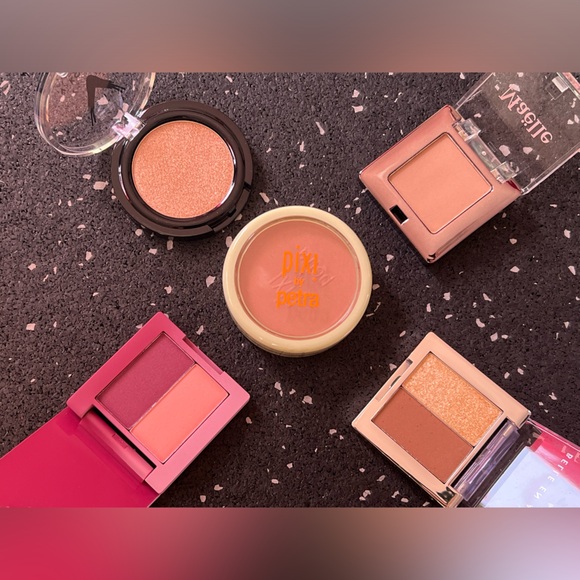 Beauty Bundle | Eyeshadows | Blush | Highlighter - Picture 2 of 12